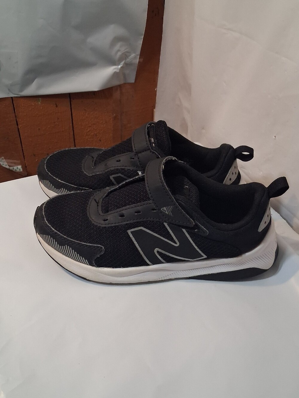 New Balance Kids Black Athletic Shoes Size 2Y